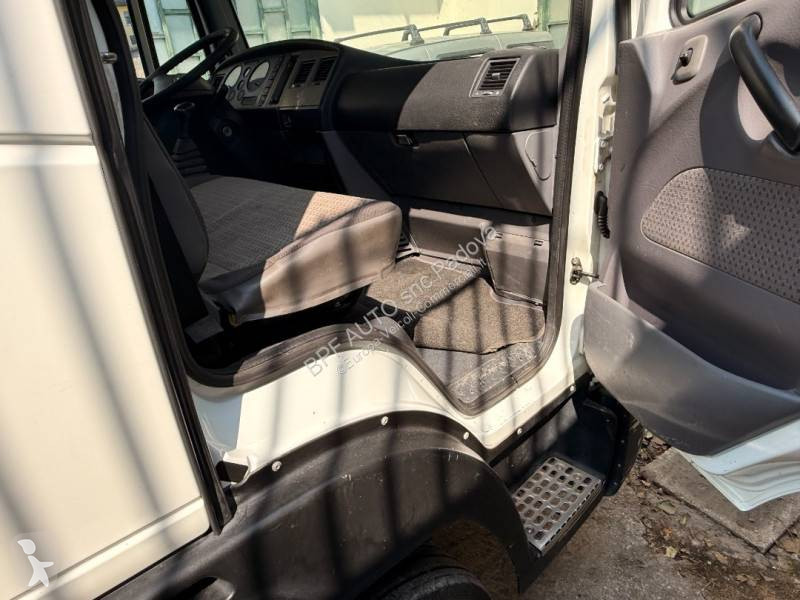 Samochód dostawczy Nissan