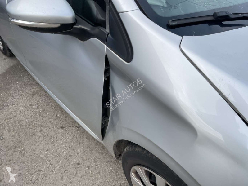 عربة نفعية Peugeot