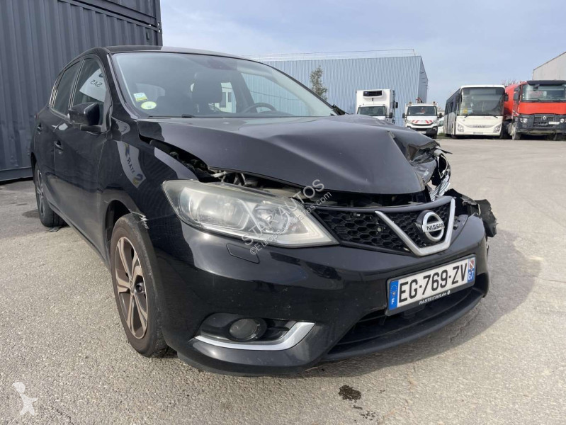 عربة نفعية Nissan