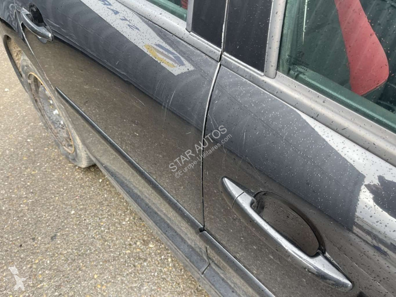 عربة نفعية Peugeot