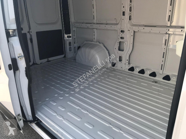 عربة نفعية Fiat Ducato 33 MH2 2.2 mjt3 120cv...