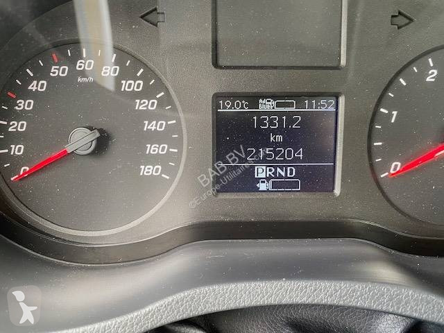 Samochód dostawczy Mercedes