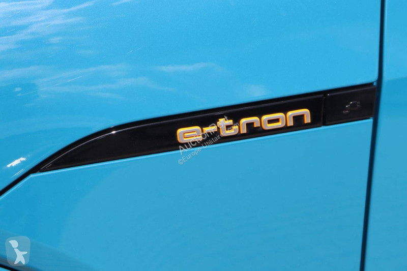 Furgoneta Audi  S Line e-tron