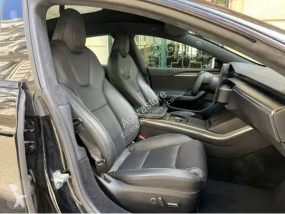 Véhicule utilitaire Tesla MODEL S