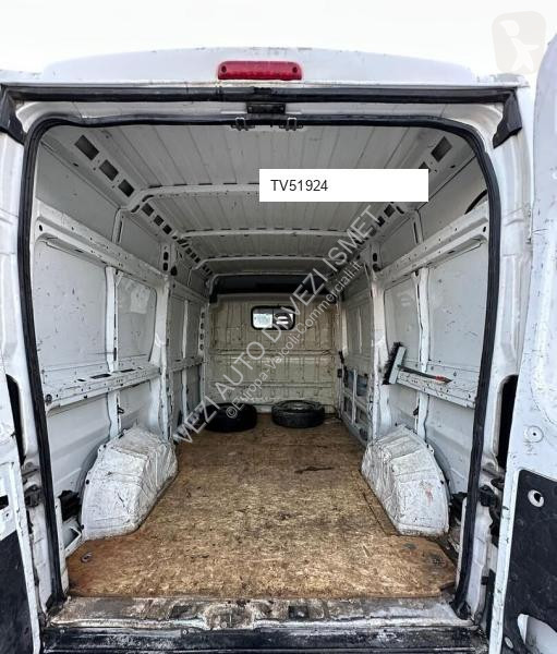 Furgoneta Peugeot boxer tetto alto passo medio