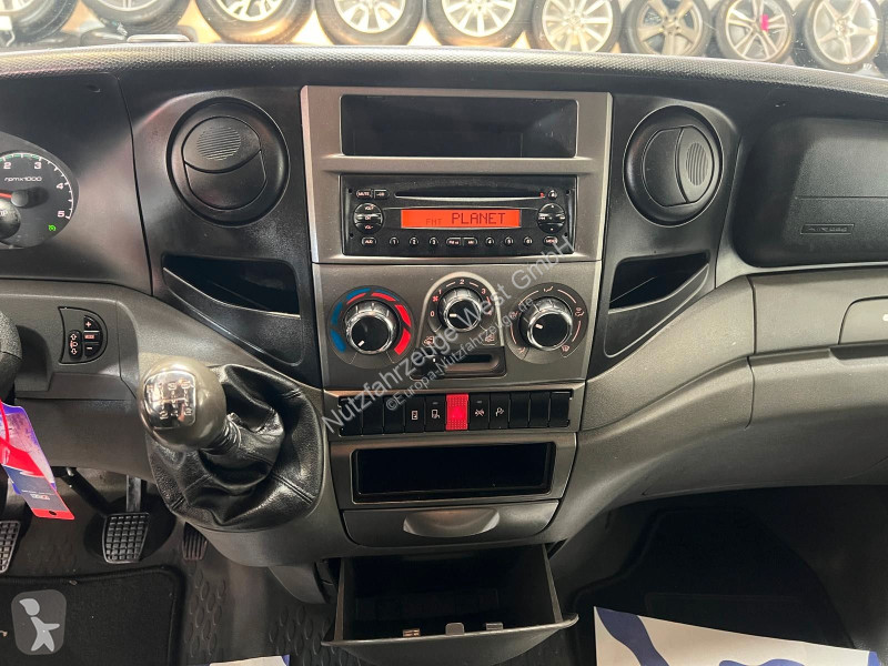 Véhicule utilitaire Iveco 35s13...
