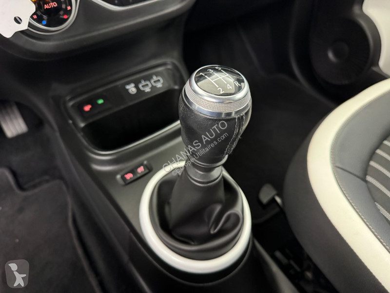 Лекотоварен автомобил Renault 0.9 TCe 95 Intens