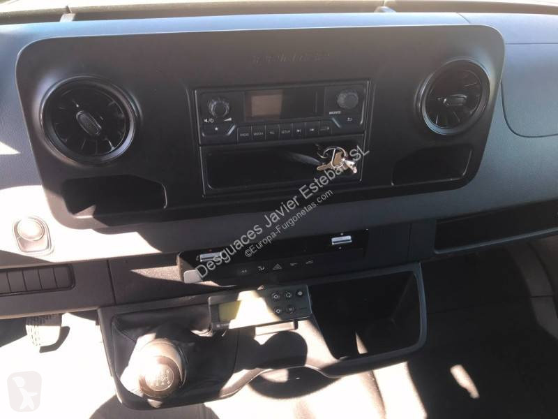 Mercedes  van