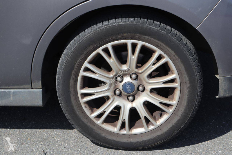 Véhicule utilitaire Ford Grand