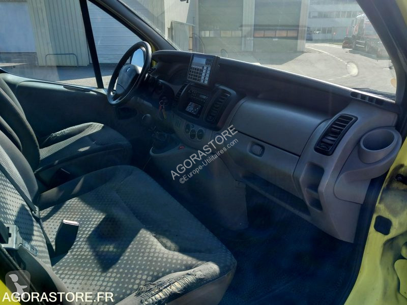 Véhicule utilitaire Renault TRAFIC