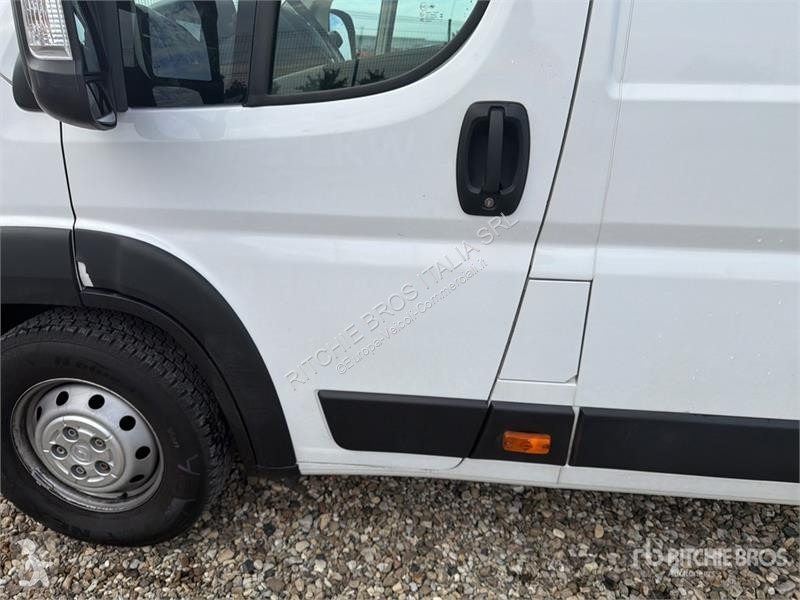 Véhicule utilitaire Opel 2.2