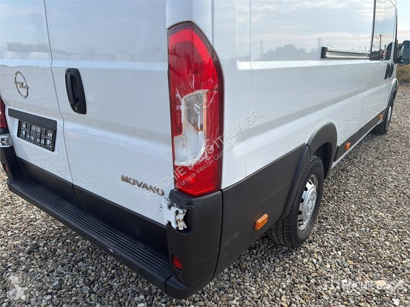 Véhicule utilitaire Opel 2.2
