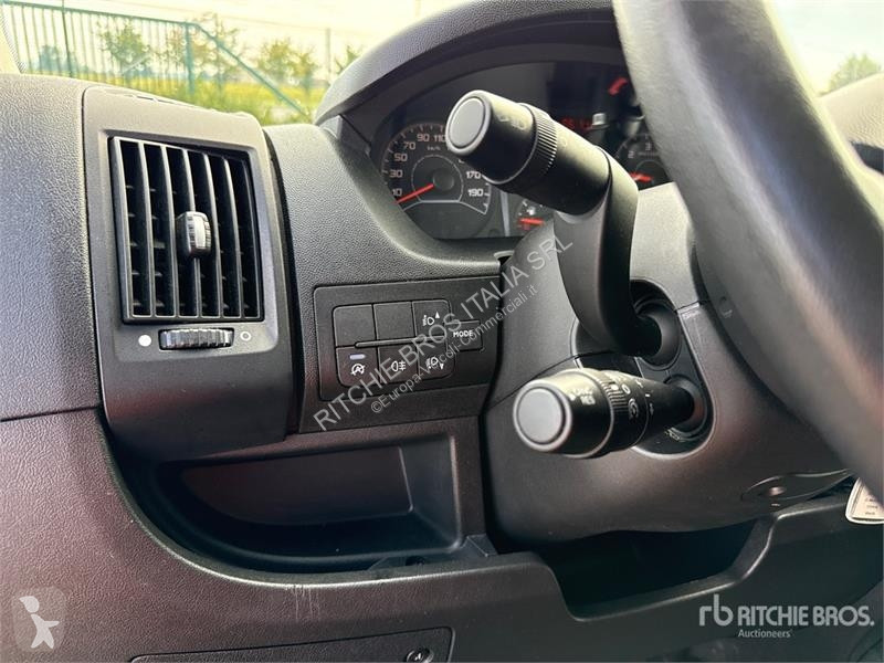 Véhicule utilitaire Opel 2.2
