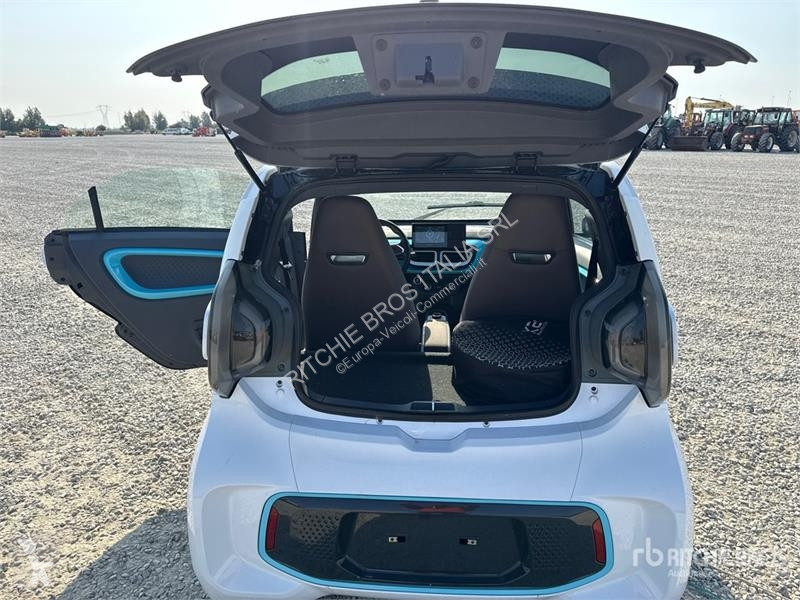 Лекотоварен автомобил  XEV Yoyo