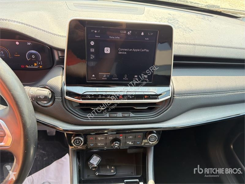 Лекотоварен автомобил Jeep 1.3