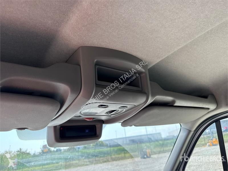 Комерційні автомобілі Renault 125DCI Cargo Van