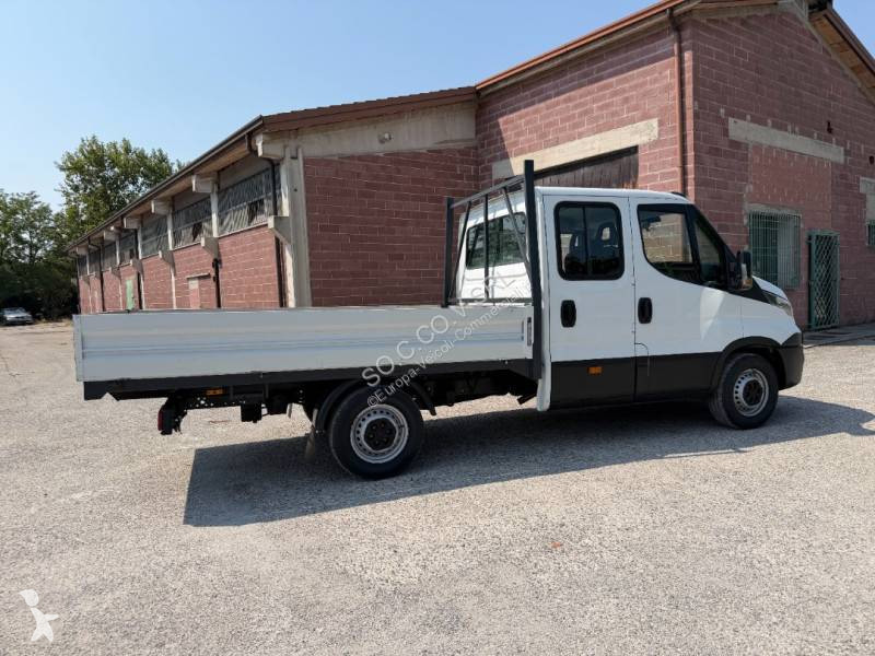 Лекотоварен автомобил Iveco 35S12