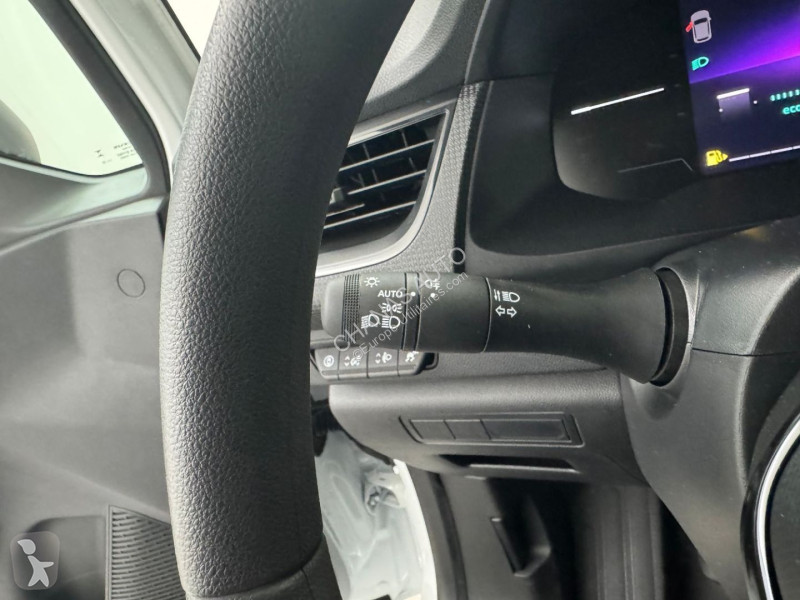 Véhicule utilitaire Renault FG TOLE DCI 95 L1...