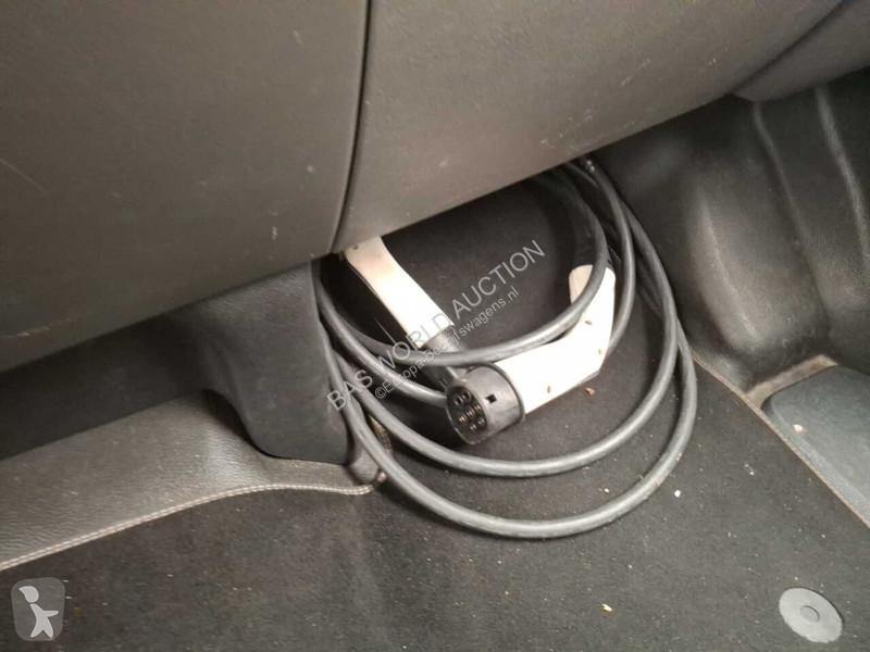 Лекотоварен автомобил Ford 340 1.0 L1H1 PHEV Tr...