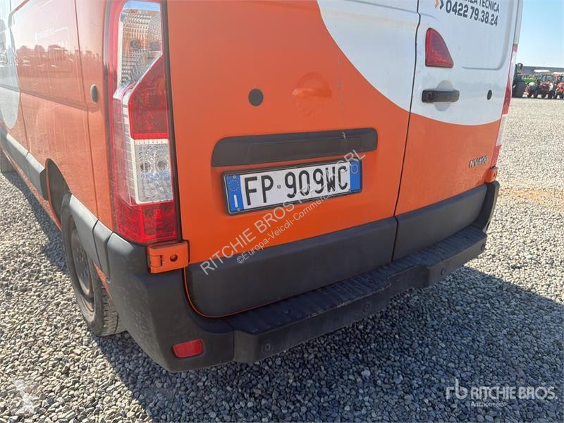 Furgoneta Nissan Cargo Van