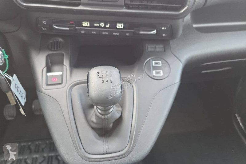 Véhicule utilitaire Citroën  BERLINGO CABINE...