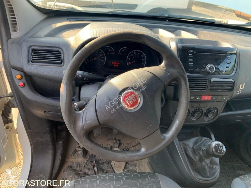 Véhicule utilitaire Fiat DOBLO