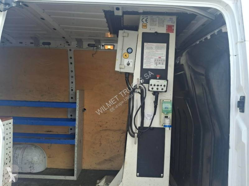 Véhicule utilitaire Renault 2.3 DCI 130