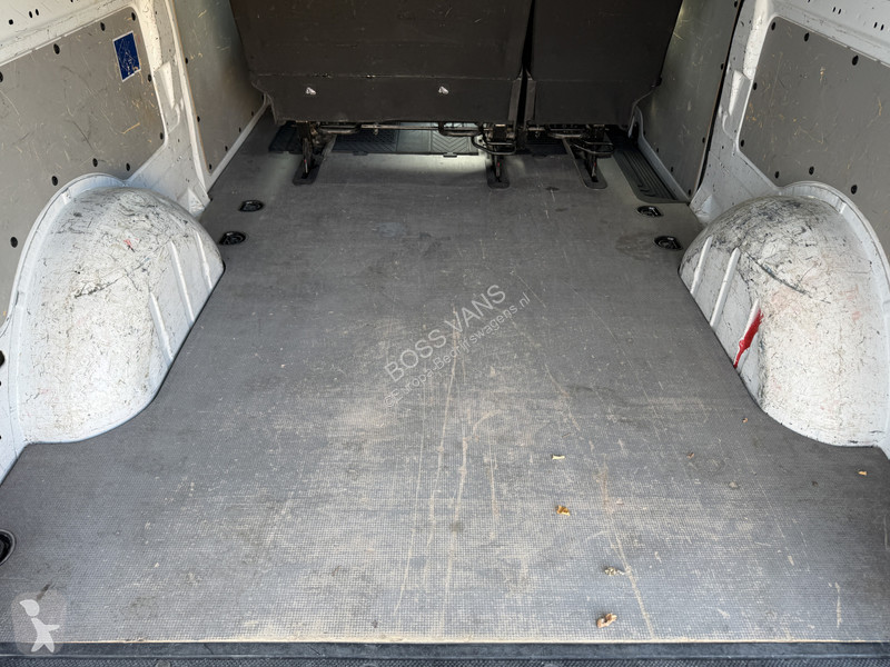Véhicule utilitaire Mercedes 114 1.9 CDI DC L3...
