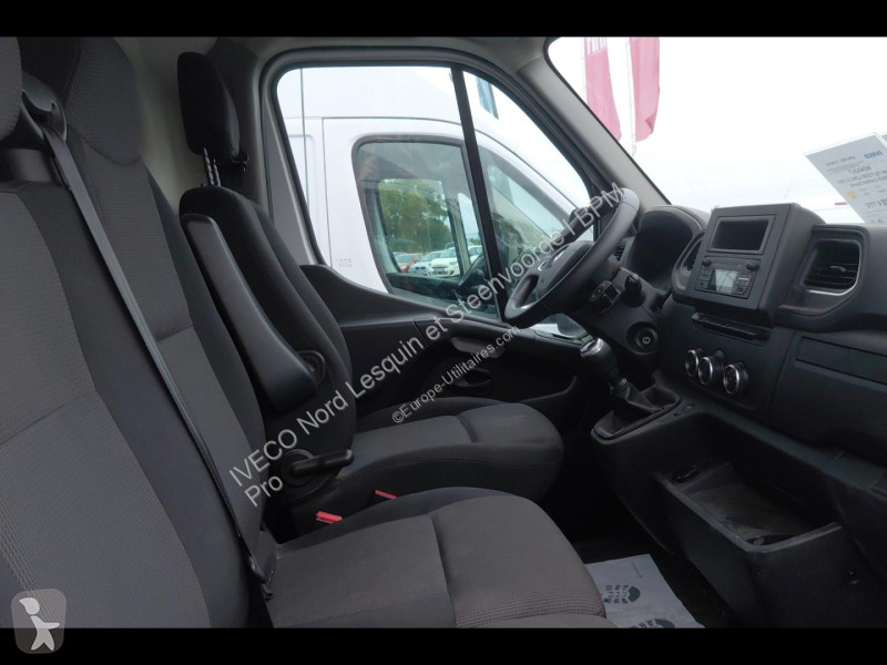 Véhicule utilitaire Renault Fg F3300 L2H2 2.3...
