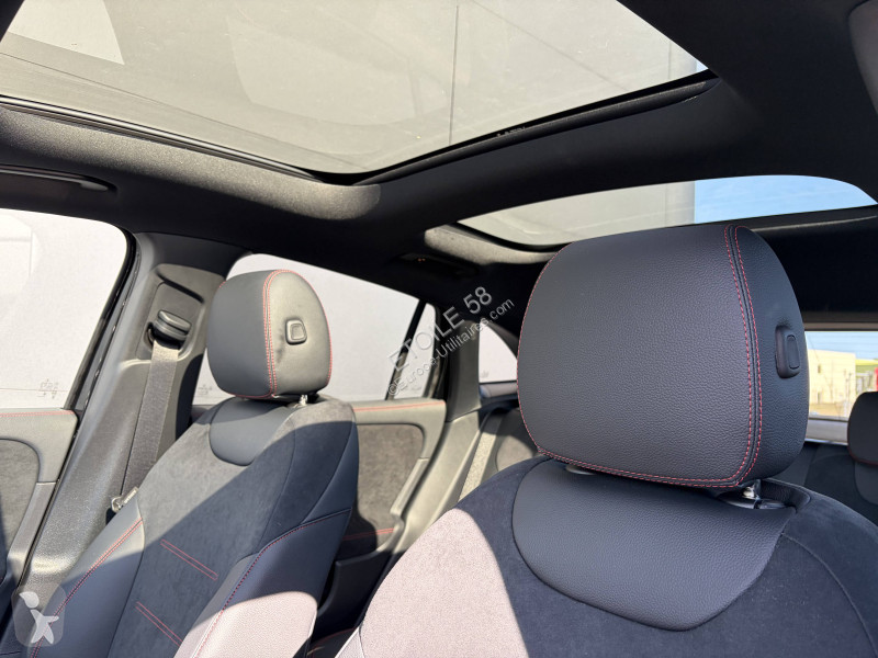 Véhicule utilitaire Mercedes GLA 180 7G-DCT
