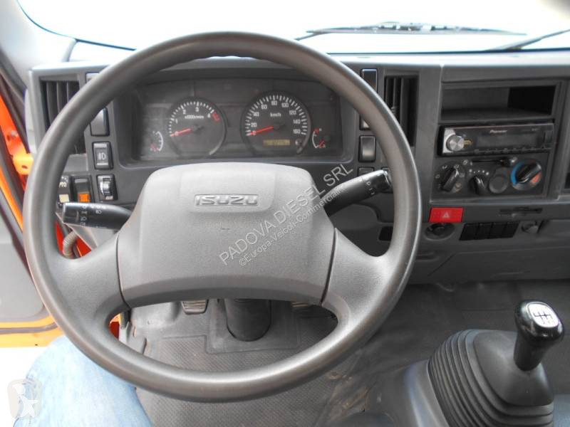 Véhicule utilitaire Isuzu