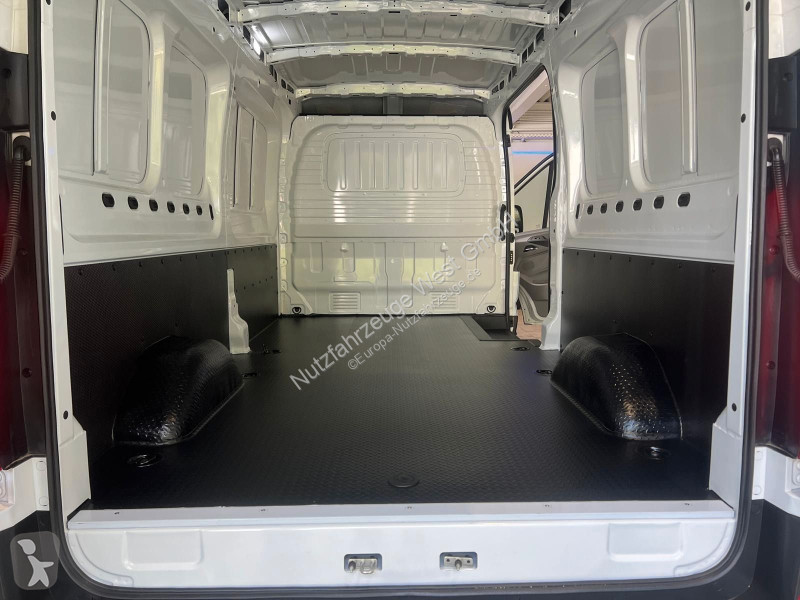 Véhicule utilitaire Maxus 9 2.0 TDCi L3H2...