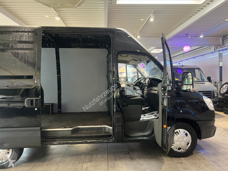 Užitkové vozidlo Iveco 35S17...