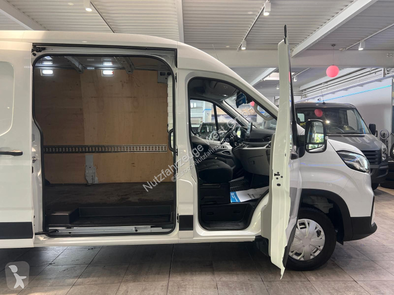 Véhicule utilitaire Maxus 9...