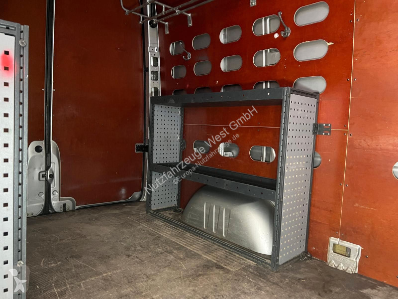 Véhicule utilitaire Mercedes 313...