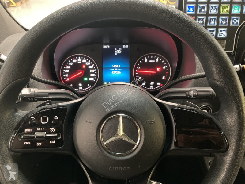 Véhicule utilitaire Mercedes 319 CDI L2H2...