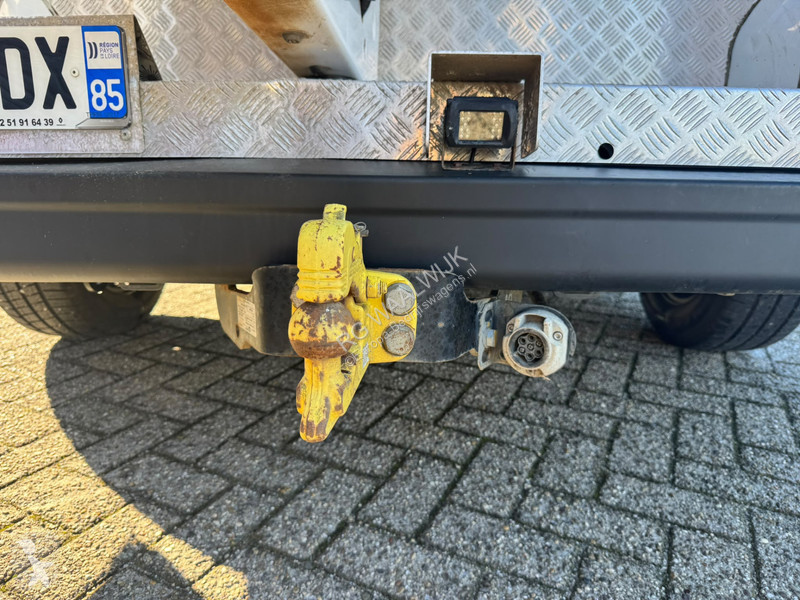 Véhicule utilitaire Renault France elevateur 121FT