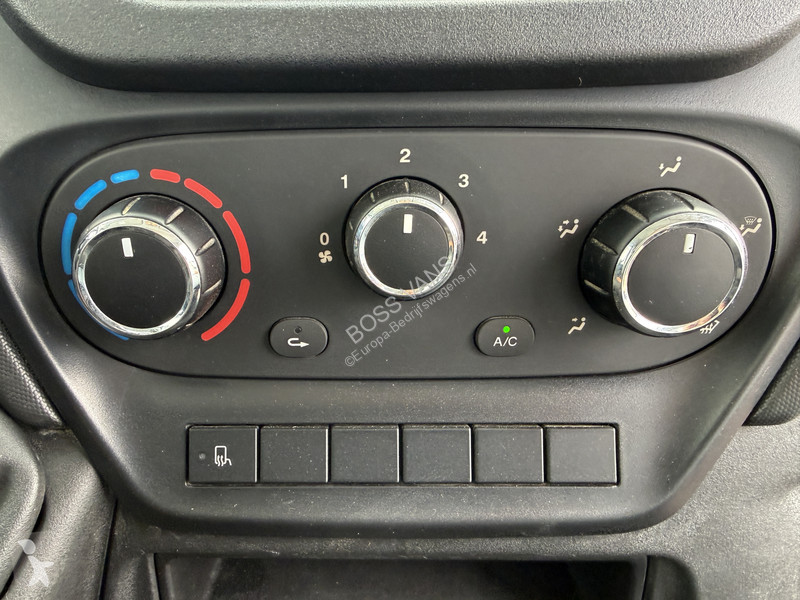 Véhicule utilitaire Iveco 35C12 2.3