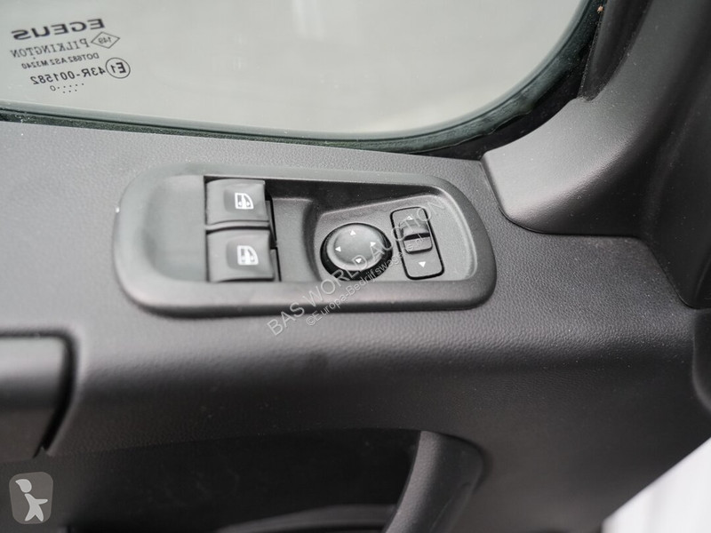 Véhicule utilitaire Renault 165PK