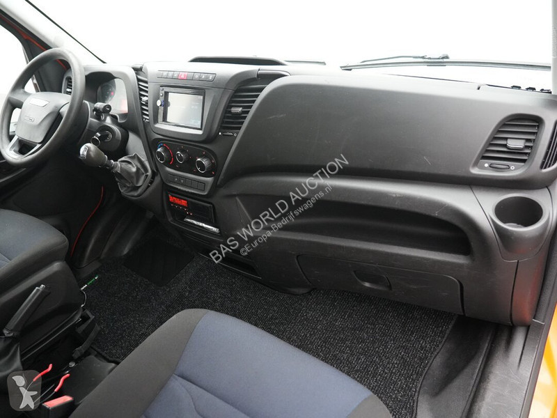 Véhicule utilitaire Iveco 35C14