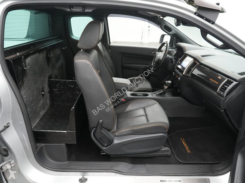 Véhicule utilitaire Ford 210pk