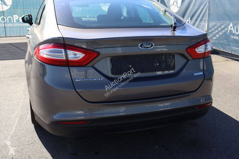 Véhicule utilitaire Ford