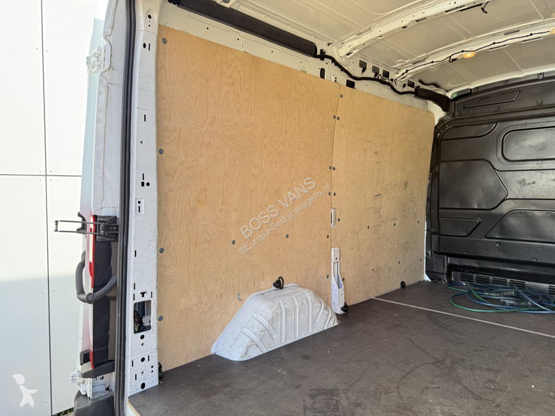 Véhicule utilitaire Ford e 68kWh 184PK E-