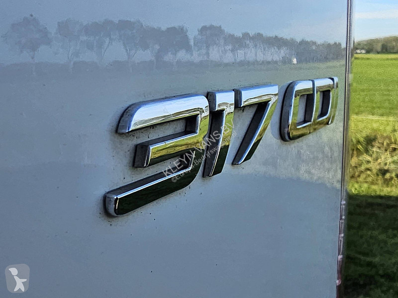Véhicule utilitaire Mercedes 317 L2H2 RWD...