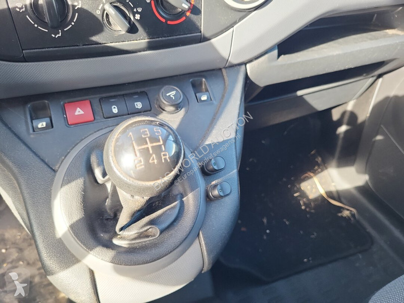Véhicule utilitaire Peugeot 99pk