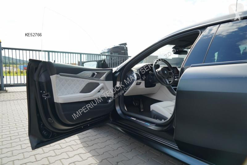 Véhicule utilitaire BMW M8