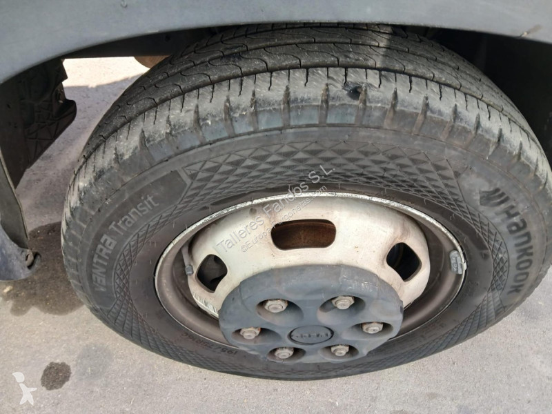 Furgoneta Iveco 35C16 3.0 20m3 con puertas...