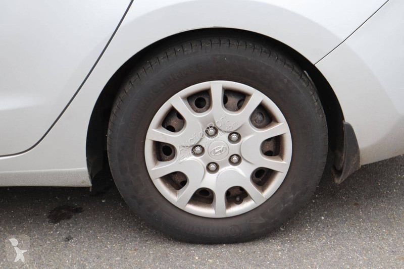 Hyundai i30 van
