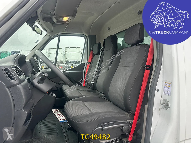 Renault 2.3 DCI van