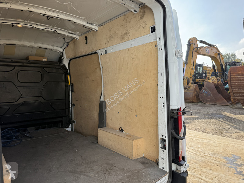 Véhicule utilitaire Ford E